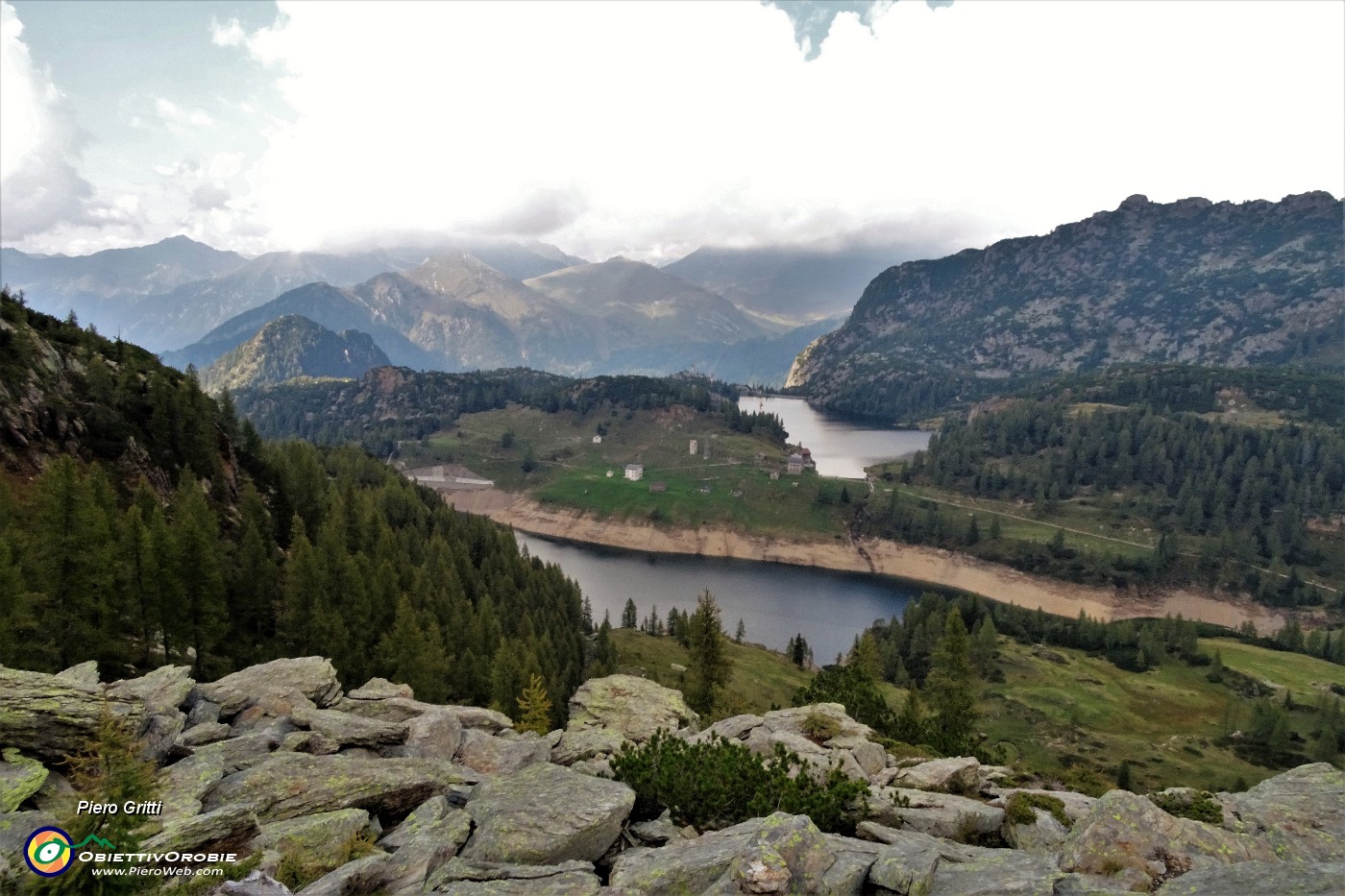 76 vista sui Laghi Marcio e delle casere.JPG